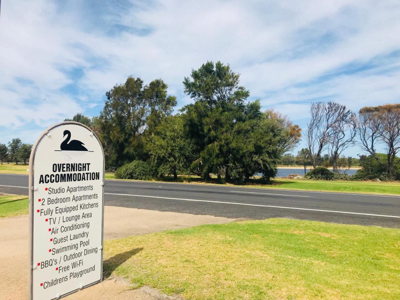 Black Swan Motor Inn Lakes Entrance Dış mekan fotoğraf